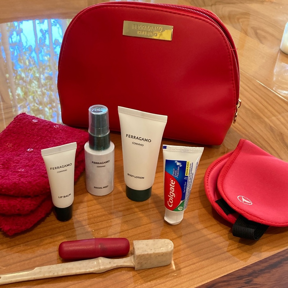 NWOT Ferragamo parfums travel kit